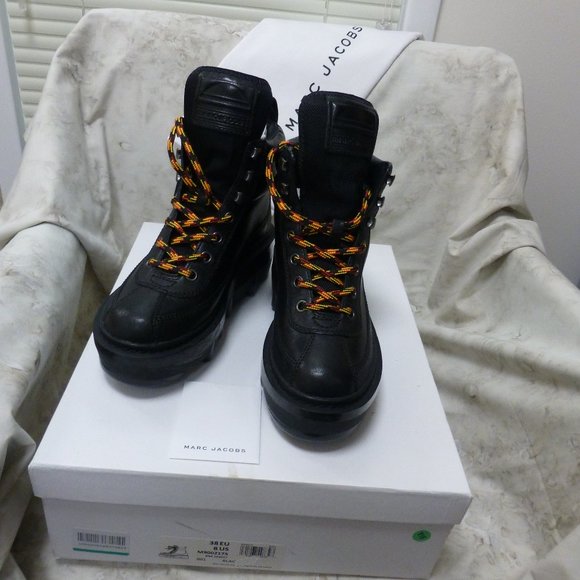 Marc Jacobs Platform Boots in Black Leather - Picture 9 of 9